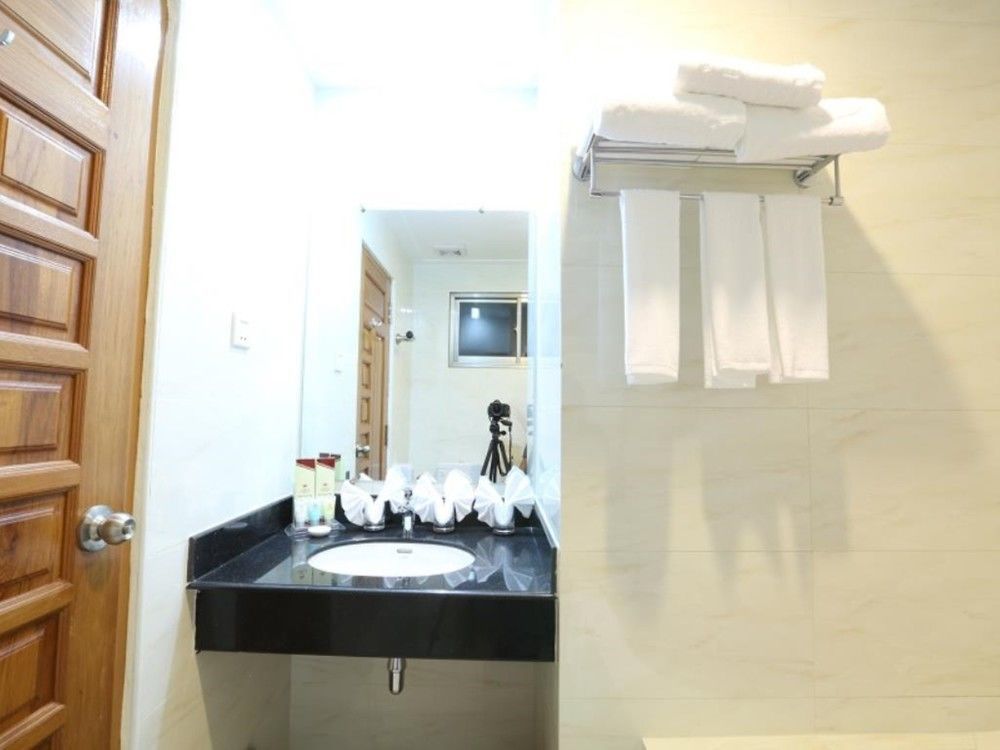 Hotel Royal King Yangon Ngoại thất bức ảnh